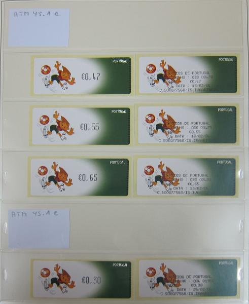 0265 (113).jpg -     Lote:    265      Colecção Especializada - Etiquetas      Lotes Especiais       Descrição:      1981/2010 &mdash; Etiquetas.   Coleção composta por 12 álbuns com etiquetas desde percursoras e Framas até 2010, com provas, erros, FDC's, etiquetas novas e usadas, sobrescritos circulados, variedades de impressão e papéis. Importante estudo. Lote a ver.        Lote ETQ       Valor Base:     &euro; 3000,00     Valor Venda:     &euro;      